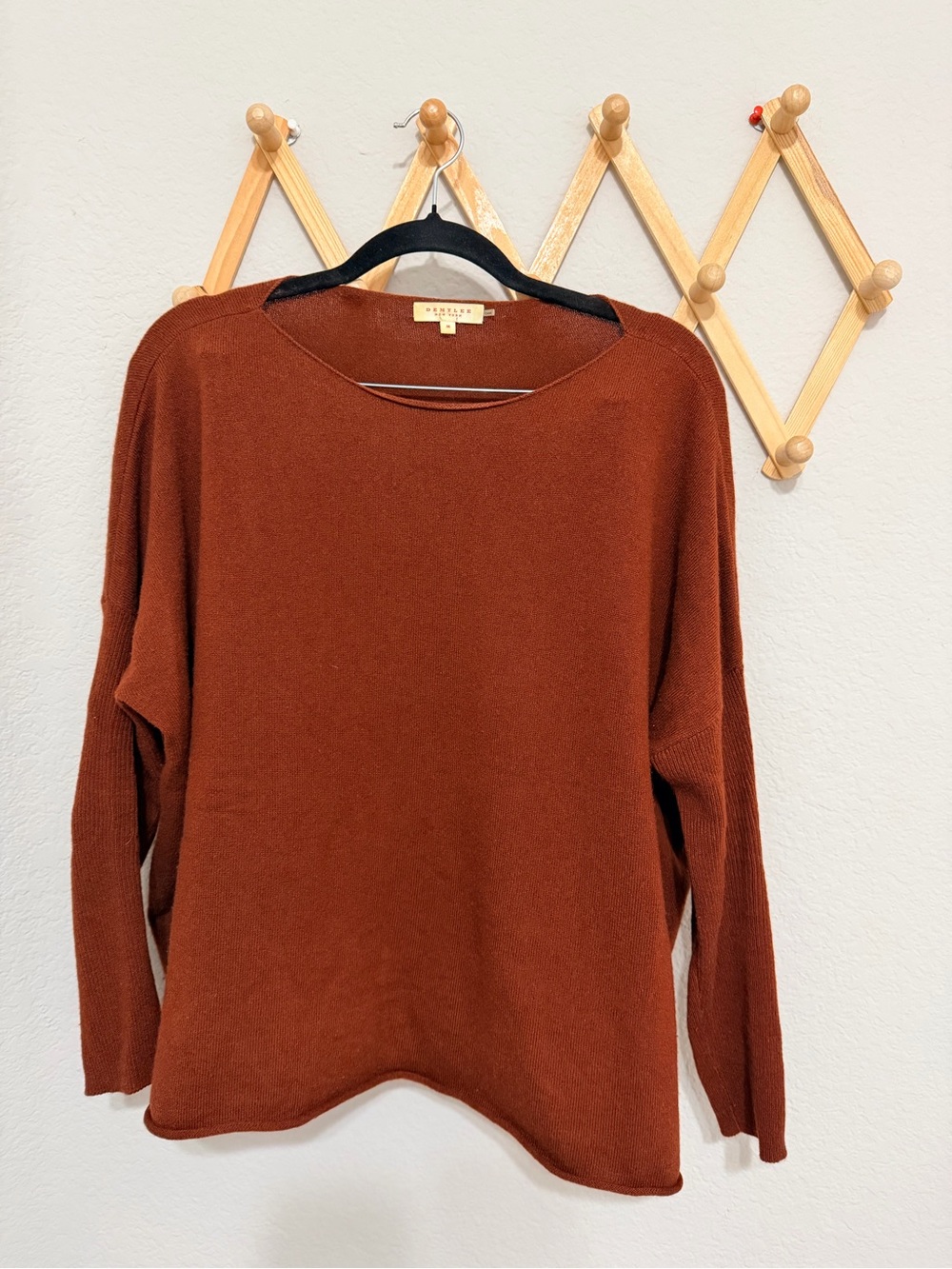 Demylee New York Brown Burgundy Cashmere Sweater Size Medium